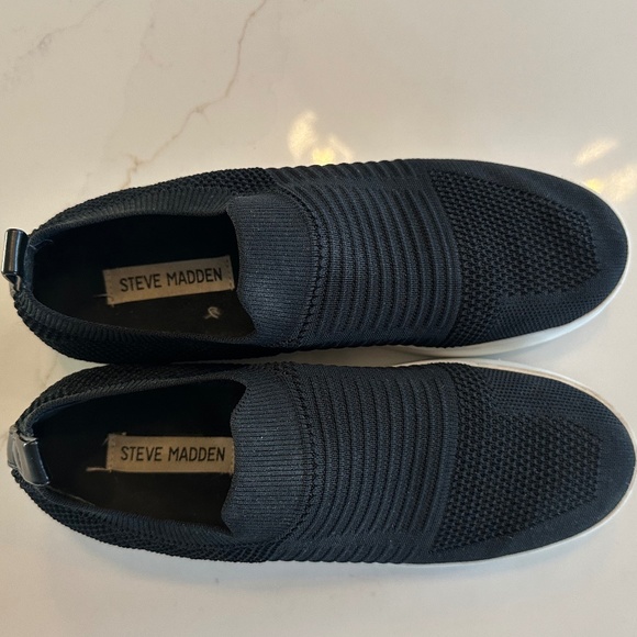 Women's Black Steve Madden Slip On Sneakers, Size 8 - Picture 6 of 7